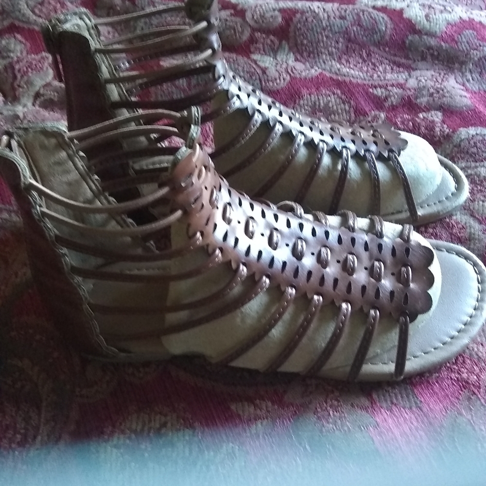 American Eagle sandals